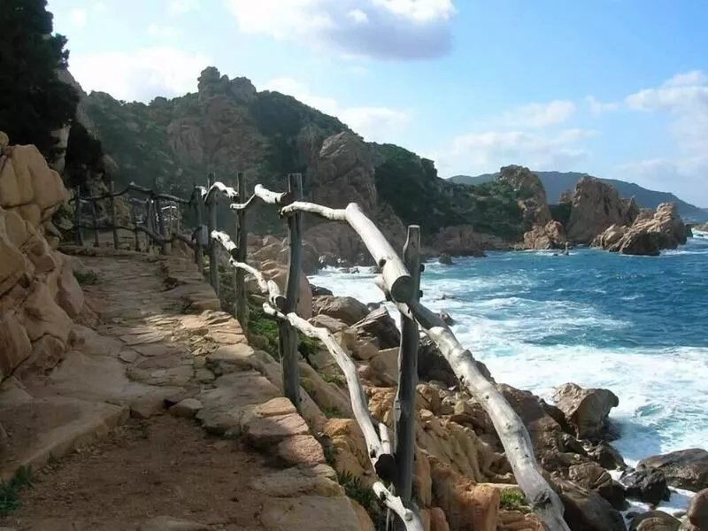 Costa Paradiso: a terraced house with a private garden, initial cleaning is free