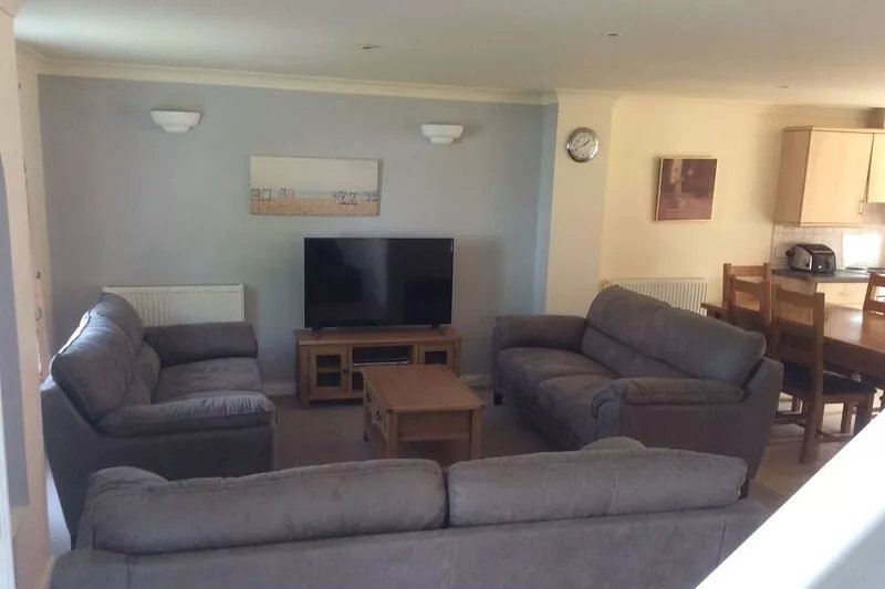 Large 4 bedroom house Located on holiday complex with pools, bar childrensclub.