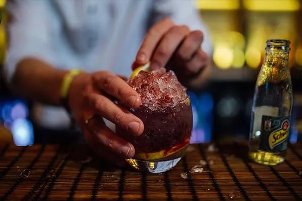 Alibi bar kitchen