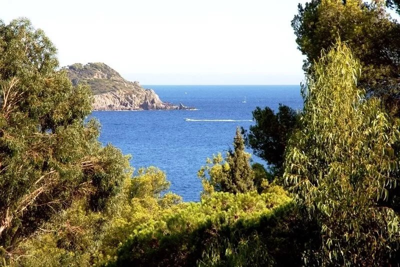 Stunning property in the unique secluded Giens peninsula