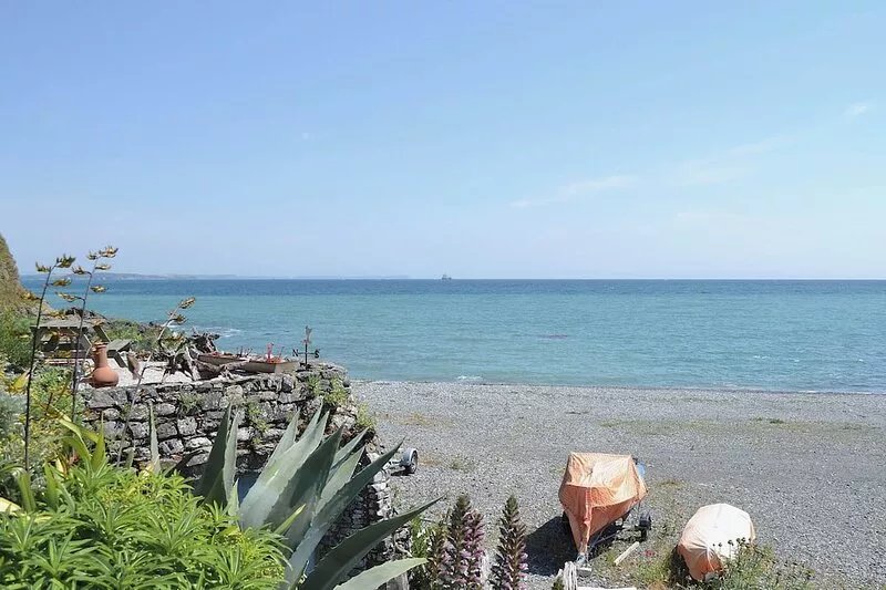 3 bedroom accommodation in Porthallow, near St Keverne