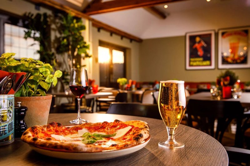 La Collina Pizzeria Restaurant at Lythe Hill Hotel