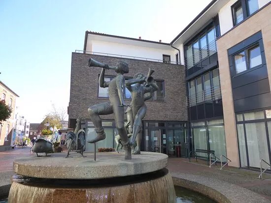 Innenstadt Mit Adventsbrunnen - Loningen