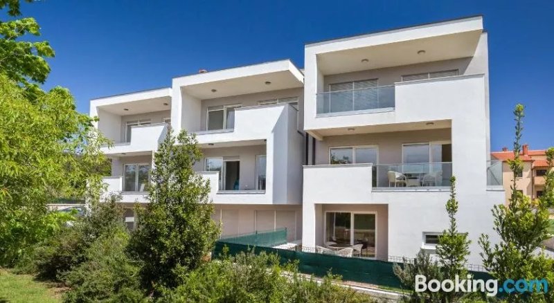 Family Friendly Apartment Near The Sea
