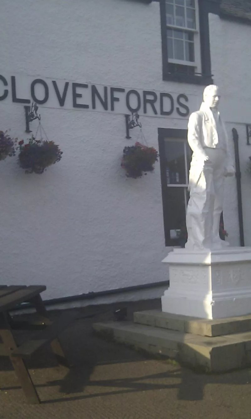 OYO Clovenfords Hotel