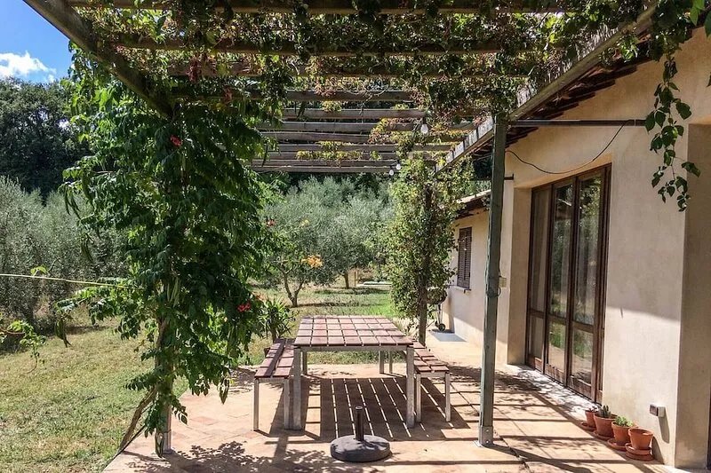 House with private/fenced pool 5km from Amelia. Quiet street and nice views