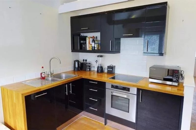Idyllic English Pad In Quiet Hertfordshire Town