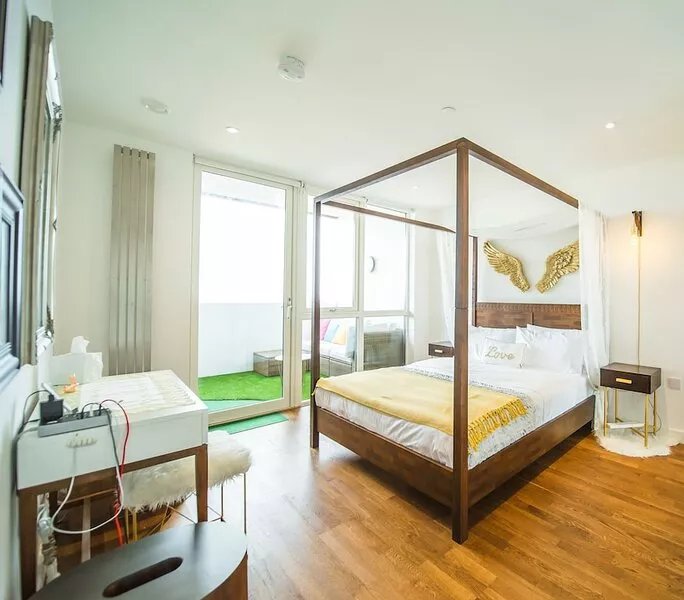2 Min from Tube Luxe New Apt ExCel O2 Canary Wharf & 20 Min to Central London