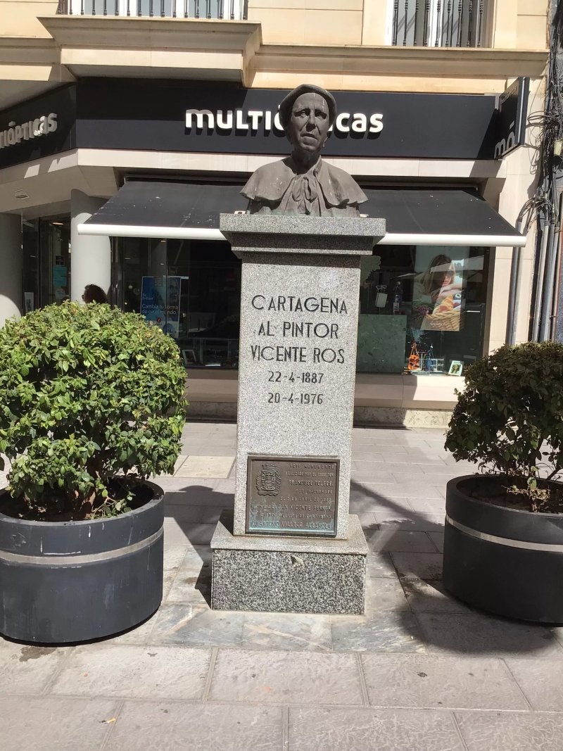 Monumento Al Pintor Vicente Ros