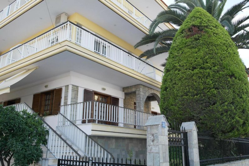 Iris Hotel