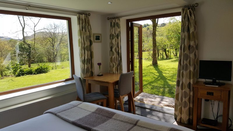 Nant yr Onnen B&B and Holiday Cottage