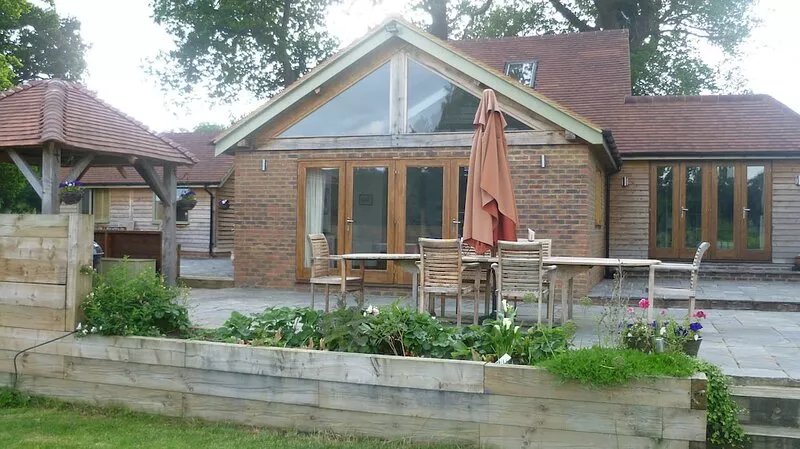 SLEEPS 4-6  - Contemporary Oak Framed House Rural ANOB Nr Chiddingfold Open Plan