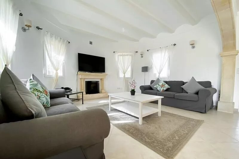 3 Bed Villa, Air Con, Wifi, UK TV, Pool,  Garden, Parking