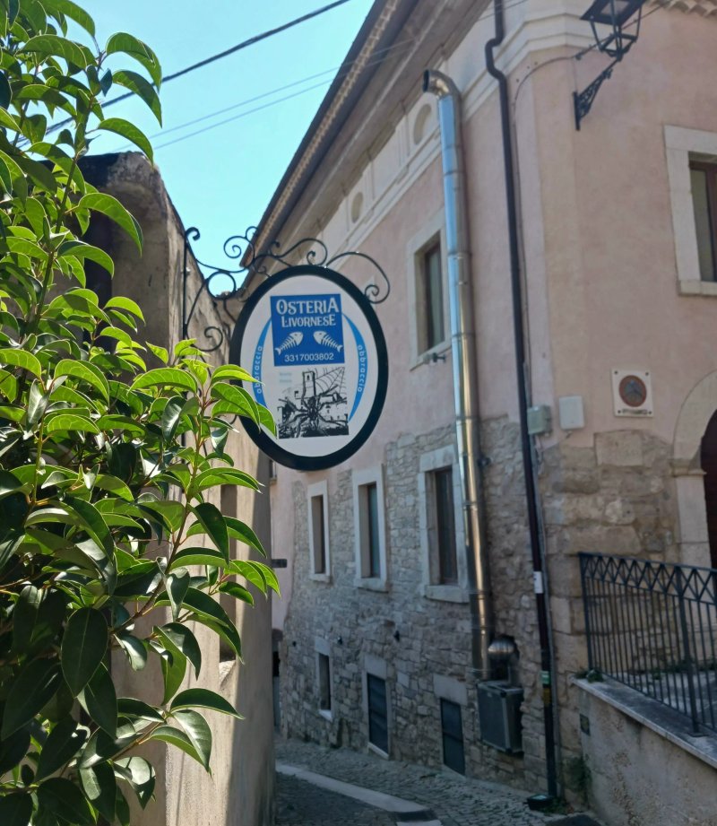 Osteria Livornese Abbraccia Taranta