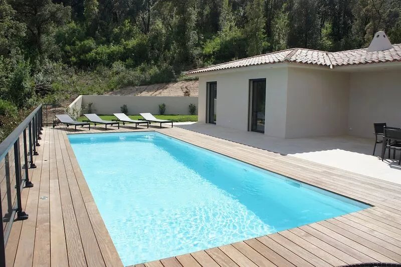 **** Modern villa heated pool, ideally located, sea and mountain views