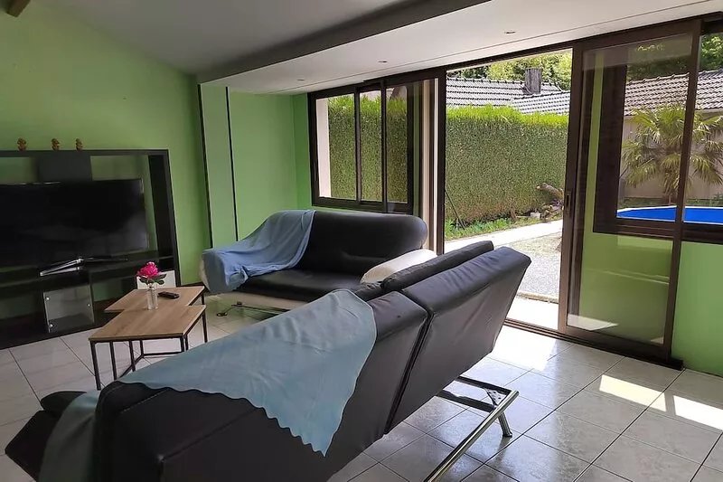 Country house for 6 with swimming pool