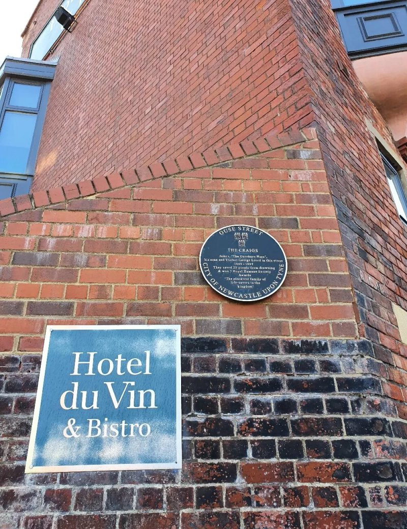 The Craig's Blue Plaque Monument