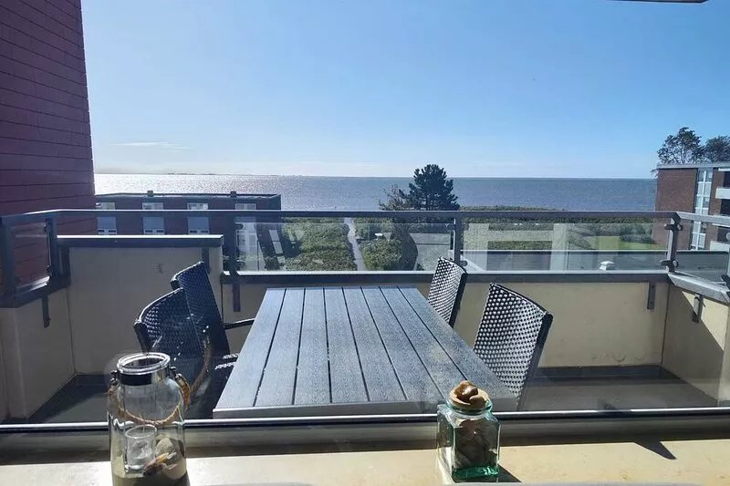 House Uthlande 17, living with a sea view!