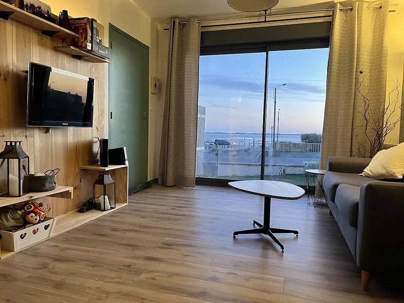 Bélicine, seafront apartment for 5 people