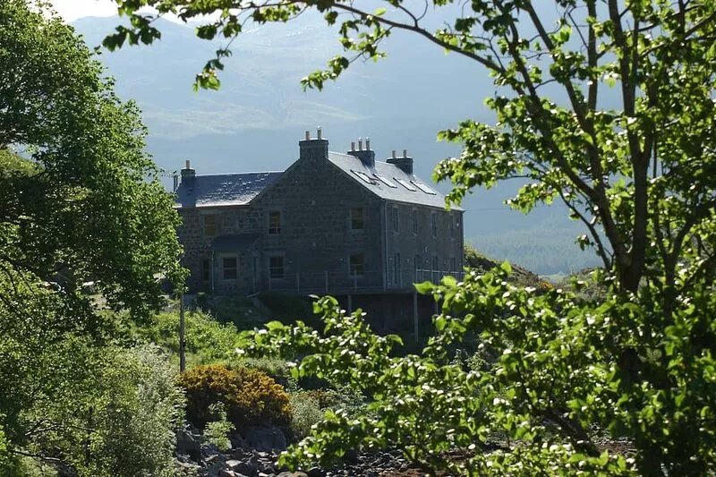 Very spacious loch-side house, breathtaking views, ideal for family & adventures