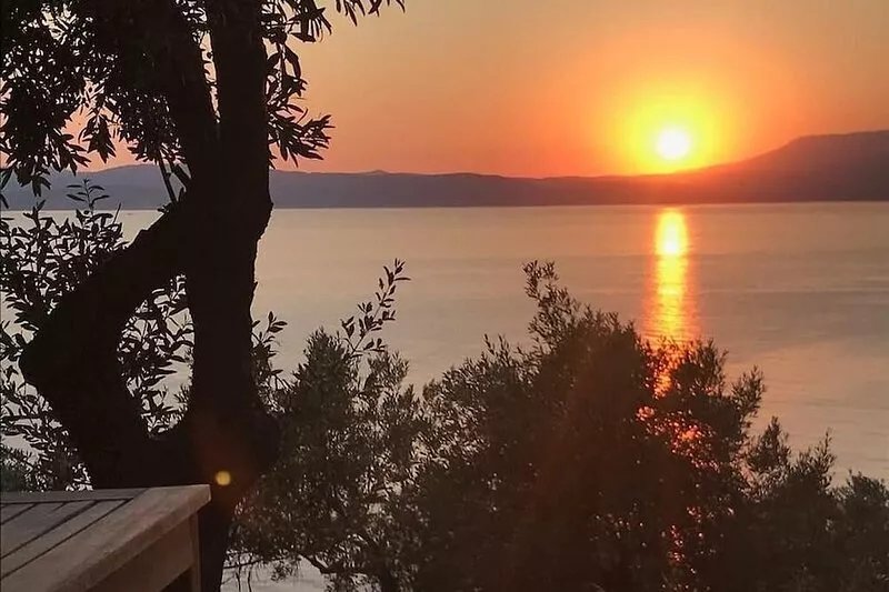 Komfort-villa im Blütenparadies mit Strandzugang