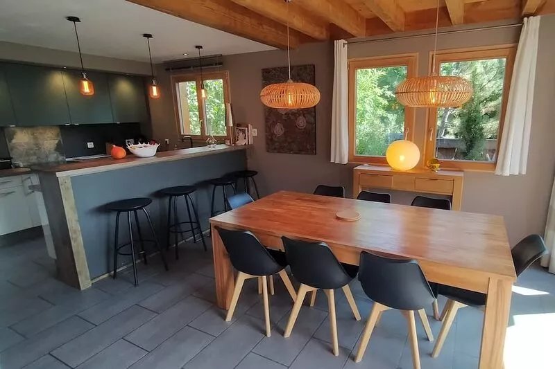 Beautiful new chalet 7 min walk from the slopes