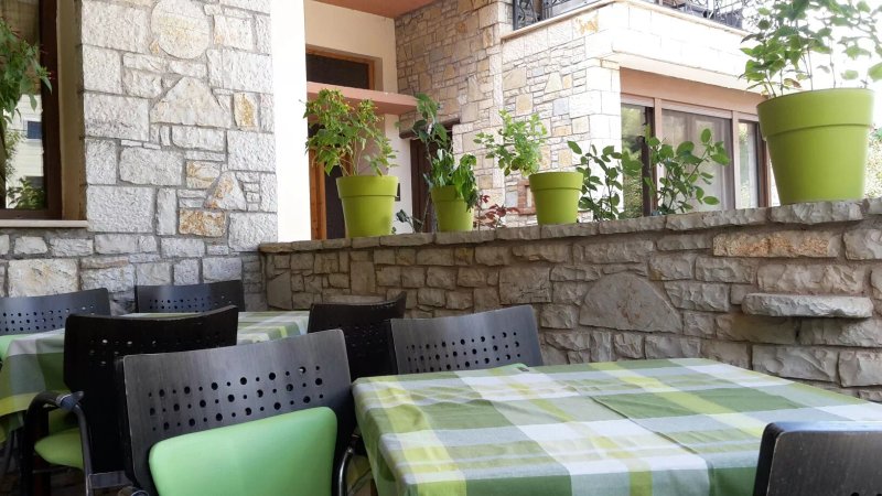 Avli Taverna