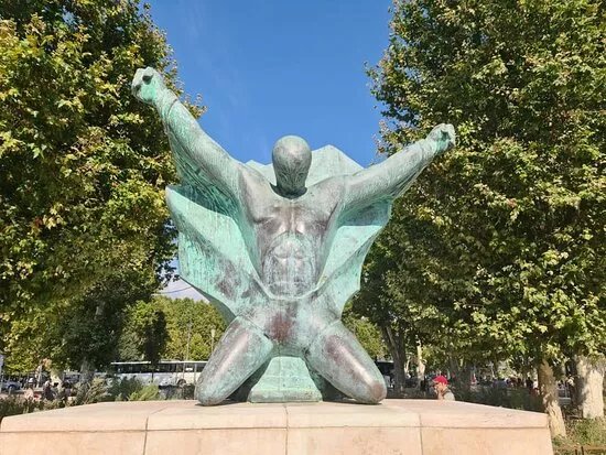 Statue Du Genocide Armenien