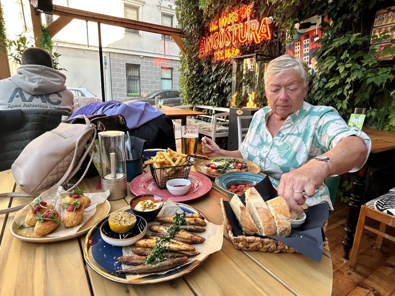 Hola Tapas Bar