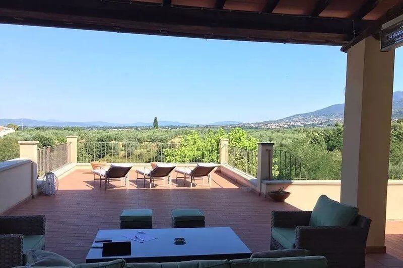 Villa esclusiva with large garden and pool in the heart of Tuscany near Florence