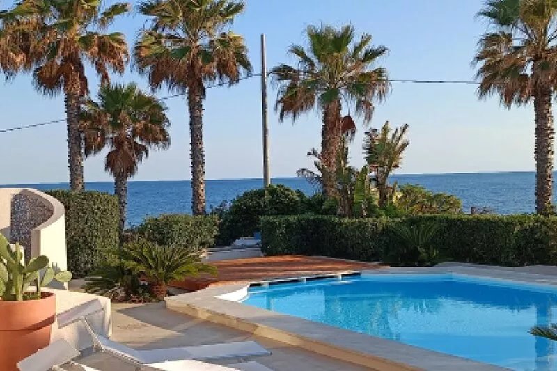 Villa White Dahlia - 10 PAX with pool and sea view
