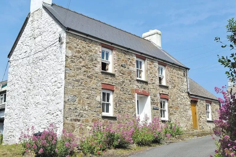 3 bedroom accommodation in Trefin, near St. David’s