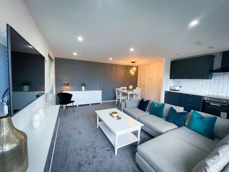Ground Floor Luxury Corner Apartment