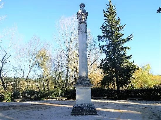 Capela de Sao Lourenco e Padrao de D. Joao I