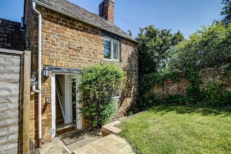 Rose Cottage | Adderbury Holiday Let | 2 Beds & Sleeps 3