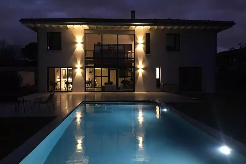 Modern villa with swimming pool, large terrace and pétanque court