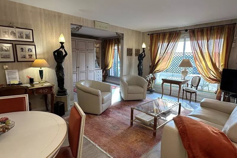 Luxury Apartment in Great Location. Come and be Parisian for a week!