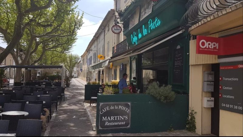 Cafe De La Poste