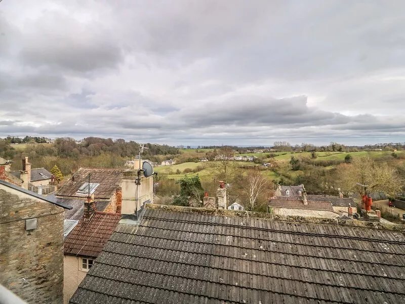 11 TOWER STREET, pet friendly, character holiday cottage in Richmond