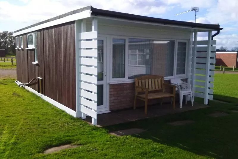 Pet friendly, 2 Bedroom Detached Chalet near Norfolk Broads