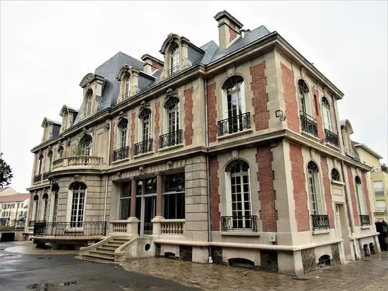 L'Hotel de ville dit chateau Frappart