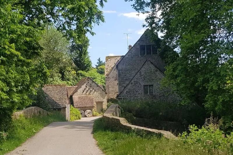 Luxury Cotswold Stone Cottage in the Heart of Bibury