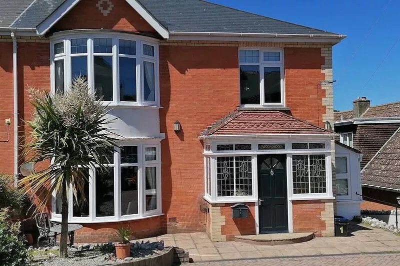 4 bedrooms family home with fantastic hills views