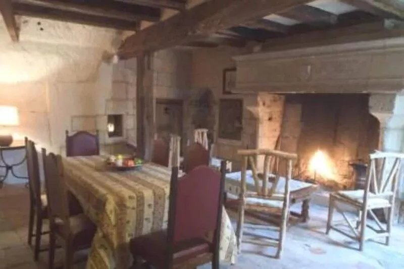 Original troglodyte house on the banks of the Loire: Les Troglos Verts