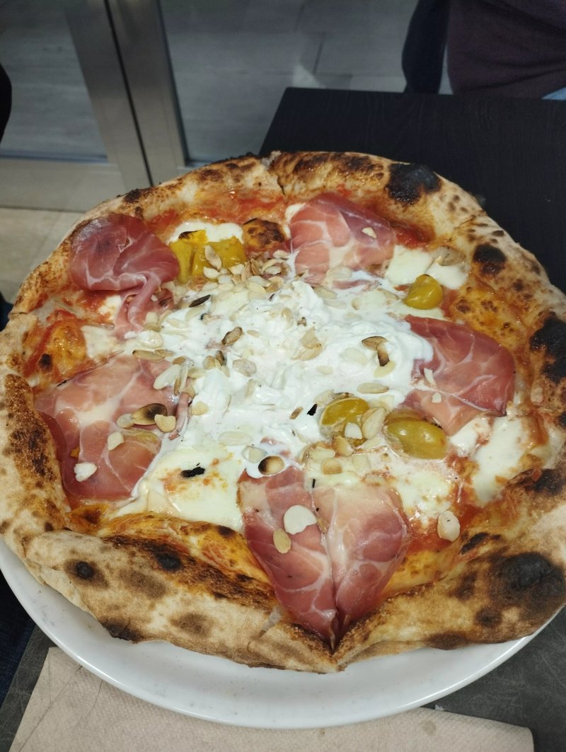 LIEVITUM Neapolitan pizza