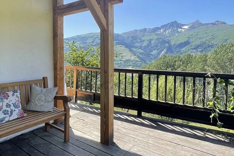 Lovely Chalet With Spectacular Mountain Views. Ski In Ski out. Self-catering