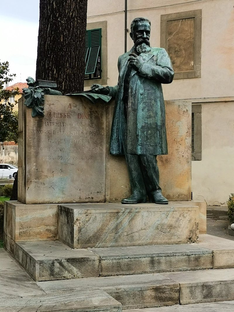Statua di Ulisse Dini