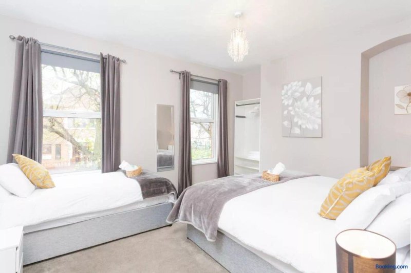 92 Templemore Ave Guest House