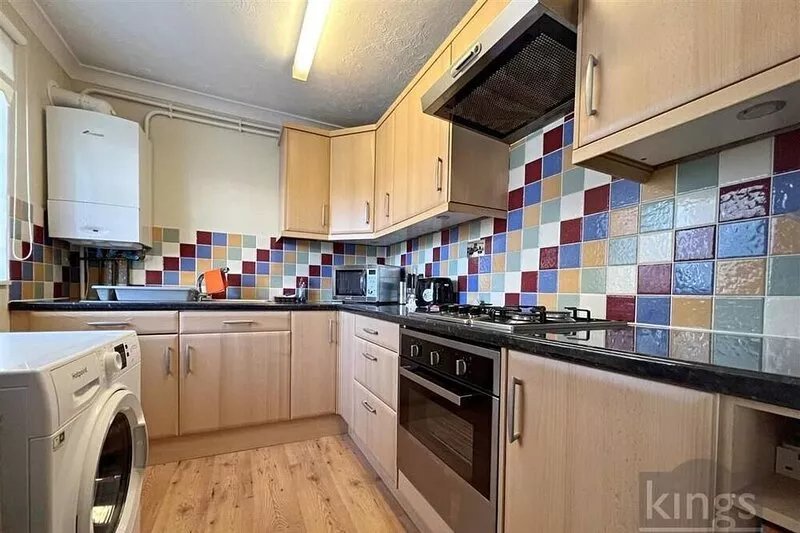 A spacious and cozy apartment close to the Town centre