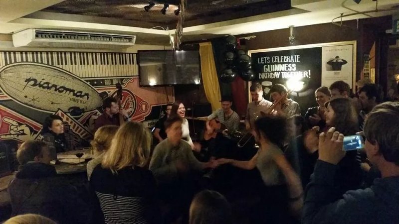 Piano Man Story bar
